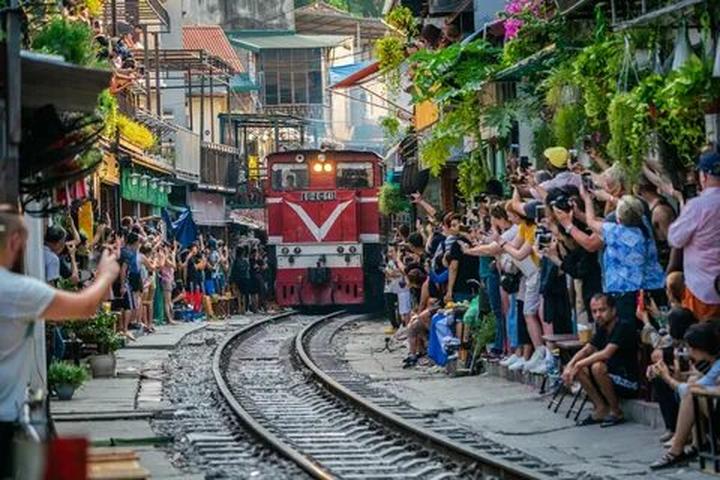 Sự Bùng Nổ Của Video Ngắn và Trí Tuệ Nhân Tạo: Vai Trò Thiết Yếu Của Đào Tạo Kỹ Năng Sáng Tạo Nội Dung