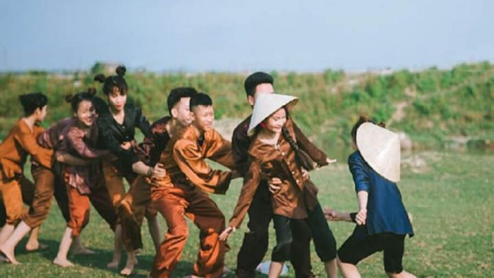 Ai bảo mặc váy đen mùa hè là - Cảm hứng video marketing từ Hotspot Matrix